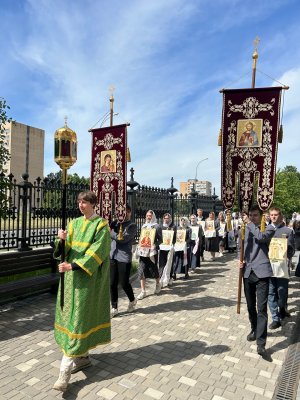 ПРАЗДНИЧНАЯ СТУДЕНЧЕСКАЯ ЛИТУРГИЯ