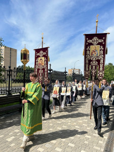ПРАЗДНИЧНАЯ СТУДЕНЧЕСКАЯ ЛИТУРГИЯ